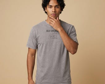 Självutcheckningströja, rolig minimalistisk t-shirt, ironisk grafisk t-shirt, rolig ordvits, konstig humortröja, rolig present till henne, unisextröja