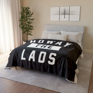 Howay The Lads Fleece Blanket, Newcastle United Fan Gift, NUFC Game Day Blanket, Black and White Toon Army, Gift for Newcastle United Fan