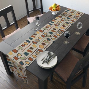Retro Table Runner: Mid-Century Modern Kitchen Decor