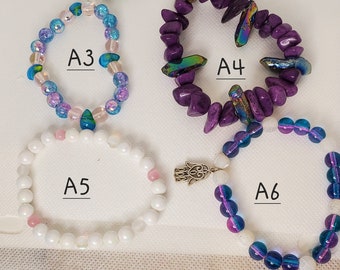 Braccialetti elastici con perline fatti a mano