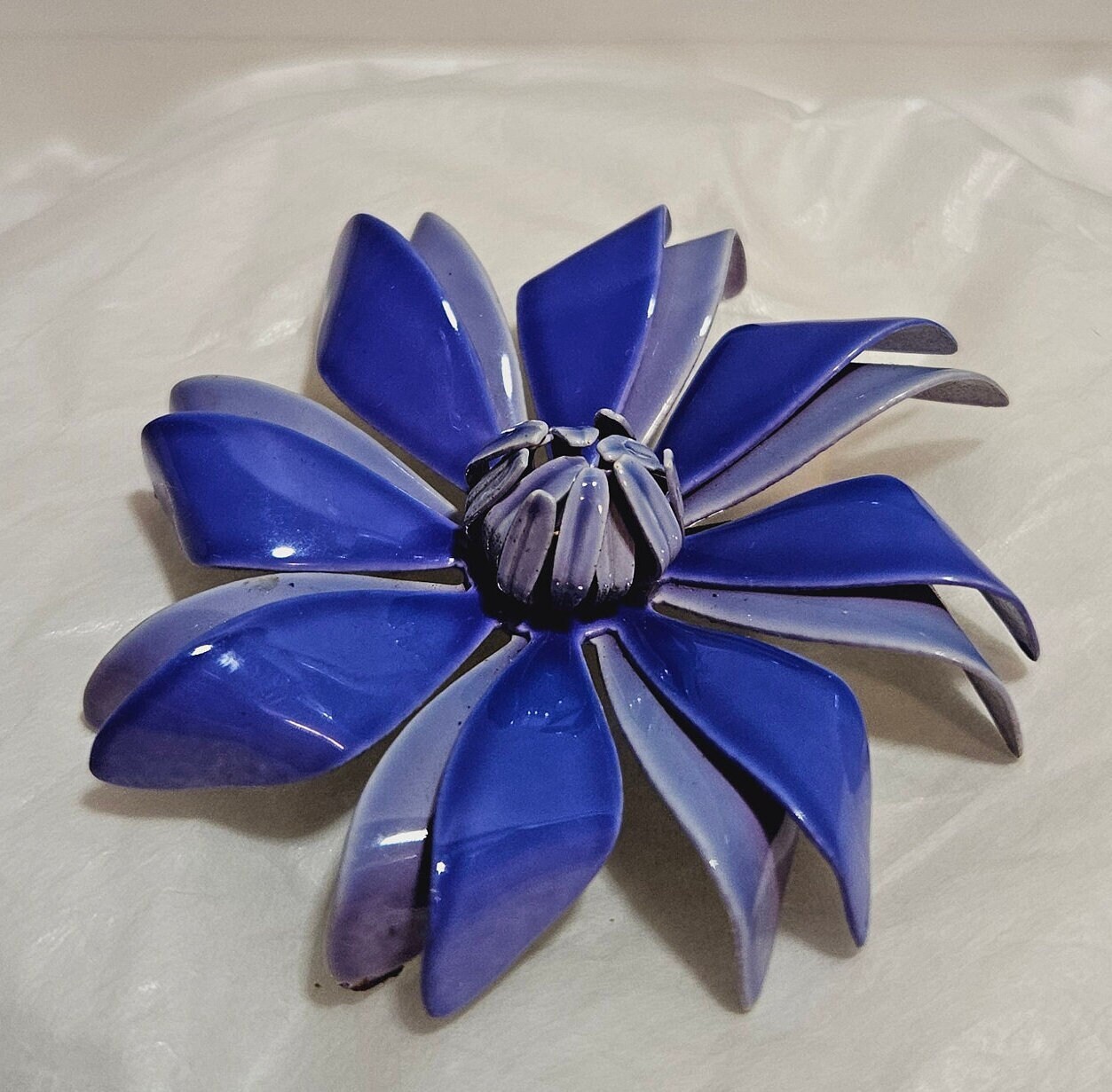 ビンテージ　アフガン　バラのモチーフ　180×135 Blue Enamel Flower Brooch - Vintage 1960s Two-tone Style, Large
