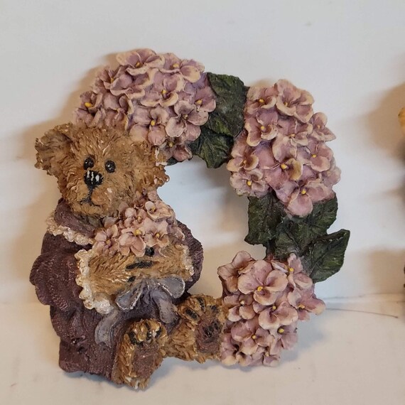 Vintage 2000 Boyd Bear & Friends Hydrangea Wreath Bear Brooch