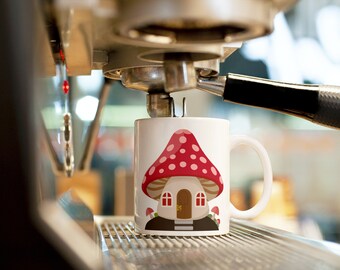 Caneca de cerâmica Cottagecore Toadstool Mushroom House 11 onças, caneca de café, caneca de fungos, presente de cogumelo, toadstool house