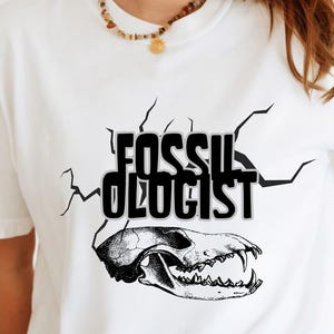 Fossilologist T-Shirt - Funny Paleontology Shirt with Skull Graphic, Dino Fossil Hunter Gift, Science Pun Tee for Nature Nerds