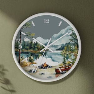 Reloj de pared con diseño de canoa y fogata junto al lago / Reloj panorámico con diseño de lago de montaña