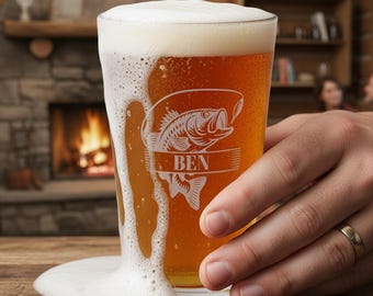 Graverat glas för abborrfiske | 47 cl fiskarölmugg