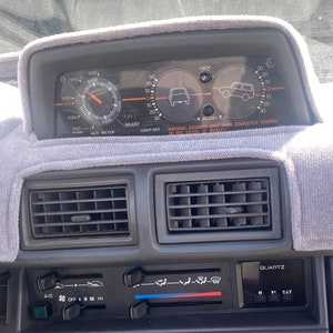 2nd Gen Toyota Pickup AC Middle Vent (1984, 1985, 1986)
