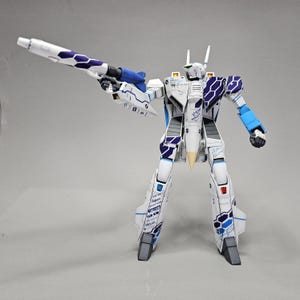 Custom Robotech 1/72 VF-1J Battroid Minmay Guard - Paris Act - Hikaru Ichijo macross handpainted model kit by hasegawa