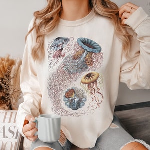 Vintage Unisex Jellyfish Shirt, Aesthetic Long Sleeved TShirt, Ocean Shirt, Nature Shirt, Comfort Colors, Marine Biology Shirt, Sealife Tee