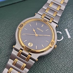 Men’s Gucci 9000G Wristwatch Mint Condition With Box and Papers Complete Set