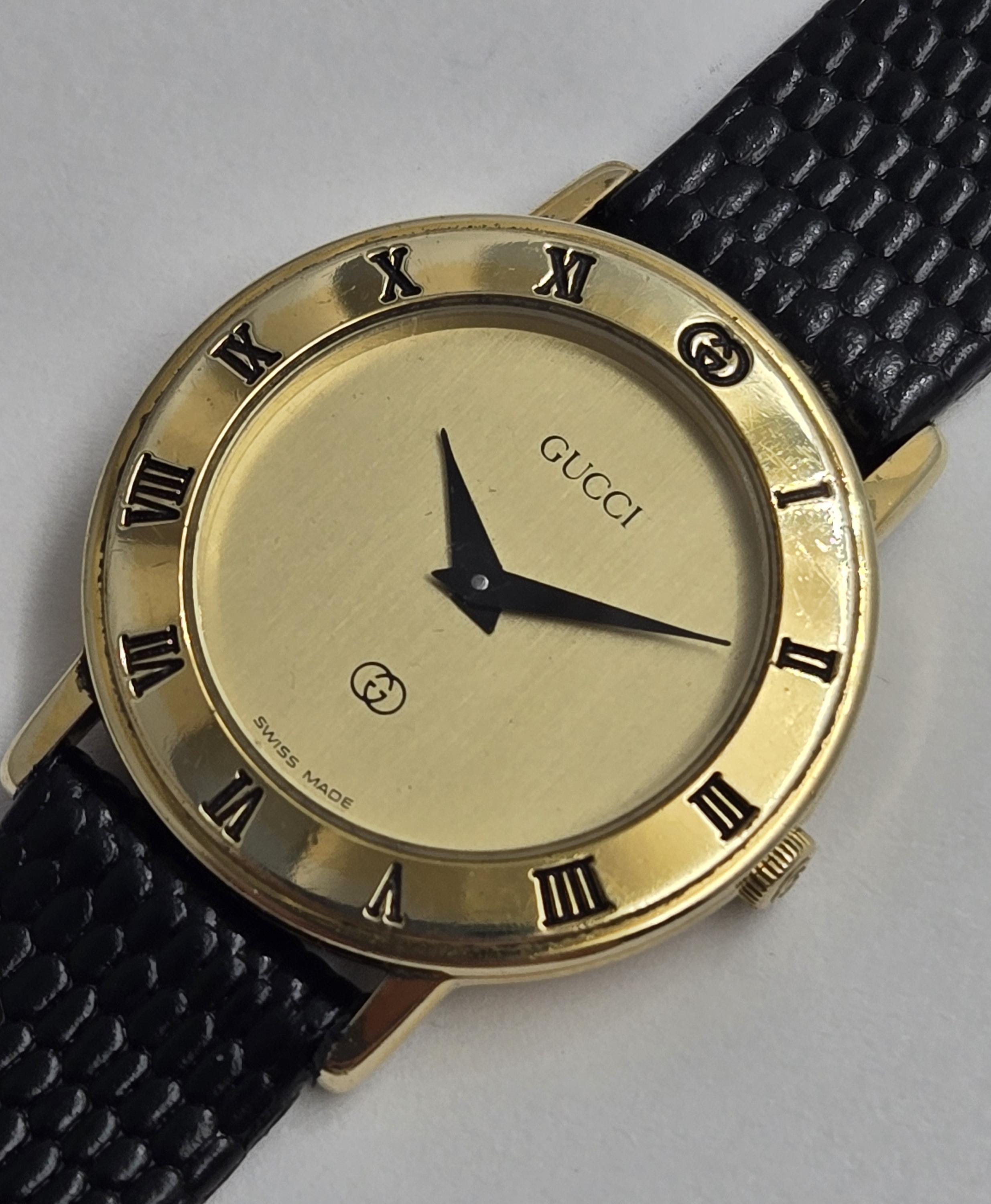 仙11 GUCCI 3000M 腕時計 ローマンベゼル クオーツ ゴールド文字盤 