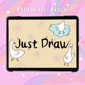 Może przedstawiać: Cyfrowa ilustracja na tablecie z trzema kreskówkowymi gęsiami, kwiatami i słowami "Just Draw". Tło jest jasno-beżowe z kwiatowym wzorem. Tekst "Procreate Brush" znajduje się na górze.
