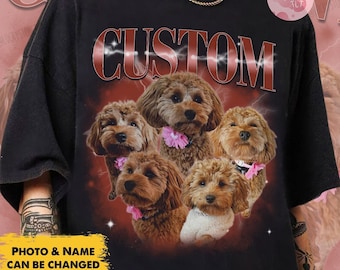 Könnte beinhalten: Ein schwarzes T-Shirt mit einer roten und weißen Grafik von fünf Hunden. Die Hunde sind alle braun und weiß und haben rosa Schleifen um den Hals. Die Grafik ist von Blitzen und Sternen umgeben. Der Text "CUSTOM" ist in roten Buchstaben über der Grafik gedruckt. Der Text "PHOTO & NAME CAN BE CHANGED" ist in gelben Buchstaben am unteren Rand der Grafik gedruckt.