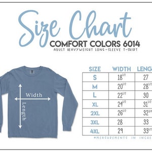 Puede incluir: Una camiseta azul de manga larga con una tabla de tallas. La tabla muestra medidas en pulgadas para las tallas S a 4XL. El texto en la tabla dice "COMFORT COLORS 6014 ADULT HEAVYWEIGHT LONG-SLEEVE T-SHIRT."