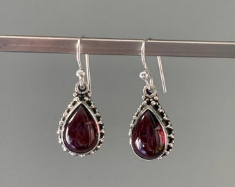 Granat Ohrringe, Silber Granat Ohrringe, Boho Granat Ohrringe, Teardrop Granat Ohrringe, Sterling Silber Ohrringe, Januar Geburtsstein