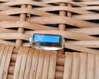 Genuine Labradorite ring, Dainty Ring, 925 Sterling Silver, Blue Labradorite Ring, Statement Ring, Silver Ring, Flashy Ring, Handmade Ring