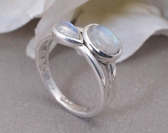 Naturlig månsten, ädelstensring, stapelbar ring, handgjord ring, nätt ring, kvinnoring, månstensring, sterlingsilverring, present till henne
