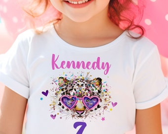 Wild Leopard Kleinkind Kurzarm T-Shirt, Wild Geburtstag Shirt, Mädchen Shirt, personalisierte Leopard Geburtstag T-Shirt, Wild Thema Party