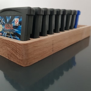 オーク材フレーム 13 個のゲームボーイアドバンス ゲーム用 (ケースなし) - スタンド