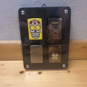 Ramka kolekcjonerska uchwytu na zapalniczkę Zippo na 4 etui Zippos w kolorze czarnym z ochroną z pleksiglasu