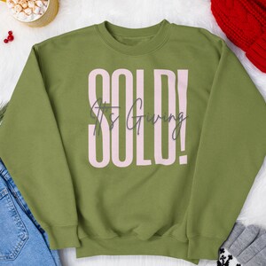 It&#39;s Giving Sold Sweatshirt, Realtor Shirt, Real Estate Shirt, Gift For Realtor, Funny Real Estate Tee, Real Estate Agent Gift