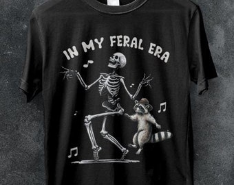 Camiseta retro divertida con esqueleto de mapache: camiseta gráfica de la era salvaje