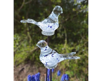 Gartenstecker 2er Set Glasvogel Beetstecker Topfstecker Metall Rost Gartendeko Edelrost Glasdeko  Dekoration Weiß mit Blau Glas Vogel