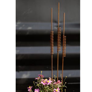 3-delad trädgårdspåle av kaveldun Pompesel, gräs, rost, metall, trädgårdsdekoration, väderbitet stål, väderbitet stållook, rostig rabattpåle, krukpåle