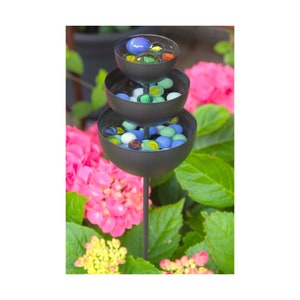 Rain catcher garden stake powder-coated insect waterer metal garden decoration bed stake top stake 75 cm