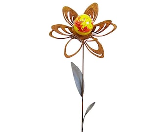 Tuinpaal metaal roest tuindecoratie roestige decoratie patina met glazen bol bloem Jana bedpaal