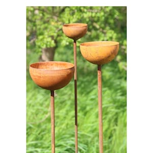 Lot de 3 piquets de jardin attrape-pluie, abreuvoirs d'insectes rouillés, décoration de jardin en métal, aspect patiné, piquet de lit rouillé, bouchon supérieur