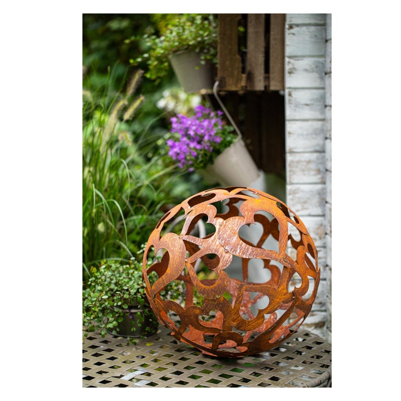 Boule de jardin coeur boule coeur métal rouille décoration de jardin patine 40 cm décoration jardin fer décoration rouillé boule lit image 1