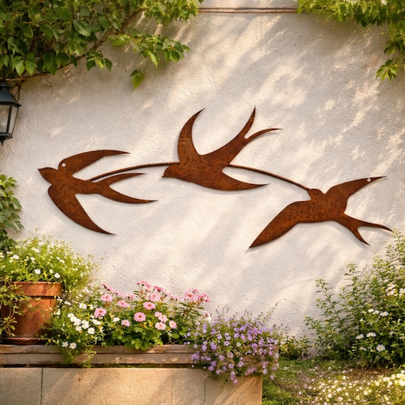 Gartendeko Schwalben aus Edelrost, 3er Set Wanddekoration, Fliegende Vögel zum Aufhängen, Rostoptik 57cm rostige Dekoration