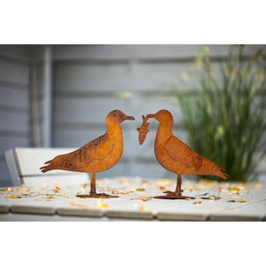 Set of 2 rust decoration rust seagull maritime figure for outdoor use decorative seagull on base plate rusty decoration iron with fish in its beak