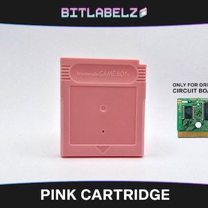 Peut inclure: Cartouche rose pour Game Boy avec le texte "Nintendo GAME BOY" imprimé sur le devant. La cartouche est conçue pour les circuits d'origine.