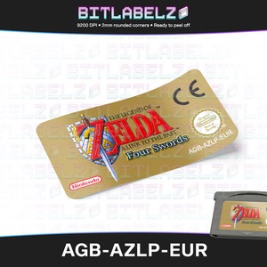 Puede incluir: Un cartucho de juego Game Boy Advance dorado con una etiqueta para The Legend of Zelda: A Link to the Past - Four Swords. La etiqueta presenta un escudo dorado con una espada y el título del juego en texto rojo y blanco. El cartucho está etiquetado con el título del juego, "The Legend of Zelda: A Link to the Past - Four Swords", y el código del juego, "AGB-AZLP-EUR".