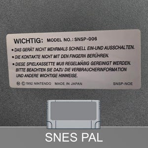 Könnte beinhalten: Ein Set aus drei Keramikbechern mit gesprenkelter, matter Oberfläche. Die Becher sind in Creme-, Hellgrau- und Dunkelgrautönen gehalten. Jeder Becher hat ein schlichtes, minimalistisches Design und einen abgerundeten Henkel.