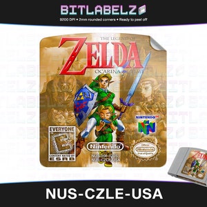 Puede incluir: Un cartucho de videojuego y etiqueta para "The Legend of Zelda: Ocarina of Time" para la Nintendo 64. La etiqueta presenta a Link, una espada y el título del juego en rojo. El cartucho es gris y la etiqueta se está despegando.