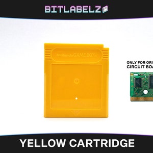 Op de afbeelding: Een gele Game Boy-cartridge met de tekst "Nintendo GAME BOY" erop gedrukt. De cartridge is alleen voor originele printplaten.