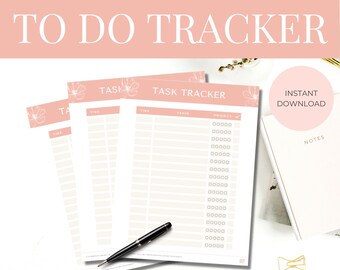 Può includere: Un tracker di lista di cose da fare stampabile con un design floreale. Il tracker ha sezioni per l'ora, i compiti e la priorità. Il testo "INSTANT DOWNLOAD" è nell'angolo in alto a destra. Il testo "A4 SIZE - PRINTABLE PDF" è nella parte inferiore della pagina.