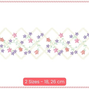 Op de afbeelding: Een delicaat borduurmotief met roze en paarse bloemen en groene ranken. Het motief is herhalend en perfect om een ​​toets van elegantie aan elk project toe te voegen. Het motief is verkrijgbaar in twee maten: 18 cm en 26 cm.