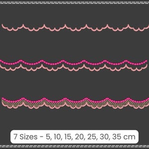 Op de afbeelding: Drie verschillende stijlen van roze en fuchsia gegolfde kantbies in zeven maten: 5, 10, 15, 20, 25, 30 en 35 centimeter.
