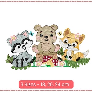 Puede incluir: Diseño bordado con un mapache, un oso y un zorro sentados en un tronco con setas. Los animales tienen expresiones lindas y flores en el pelo. El diseño está disponible en tres tamaños: 18, 20 y 24 cm.