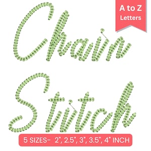 Könnte beinhalten: Grüne Kettstich-Schrift auf weißem Hintergrund. Das Wort "Chain" steht über "Stitch". Der Text "A to Z Letters" befindet sich in einem roten Banner. Der Text "5 GRÖSSEN- 5.08cm, 6.35cm, 7.62cm, 8.89cm, 10.16cm INCH" befindet sich in einem roten Banner.