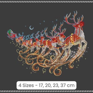Pode incluir: Um desenho de bordado colorido do Papai Noel em um trenó puxado por renas voando pelo céu noturno. O desenho inclui uma lua crescente, estrelas e linhas em espiral. 4 Tamanhos - 17, 20, 23, 37 cm.