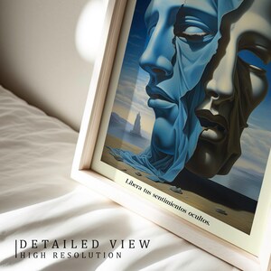 Op de afbeelding: Een ingelijste print van een surrealistisch schilderij met twee gezichten die gedeeltelijk bedekt zijn door een blauwe stof. De tekst "Libera tus sentimientos ocultos" is zichtbaar onderaan de print.
