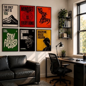 K&ouml;nnte beinhalten: Sechs gerahmte Motivationsposter mit fettem Text und Grafiken. Die Poster zeigen S&auml;tze wie "The Only Limit Is You" und "Mindset Is Everything". Die Farbpalette umfasst Schwarz, Wei&szlig;, Rot, Gr&uuml;n und Gelb.