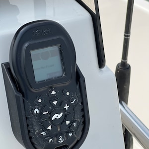 Minn Kota ipilot bluetooth trolling motor remote holder Carbon Fiber Infused. Crafted by a fishermen for fishermen.