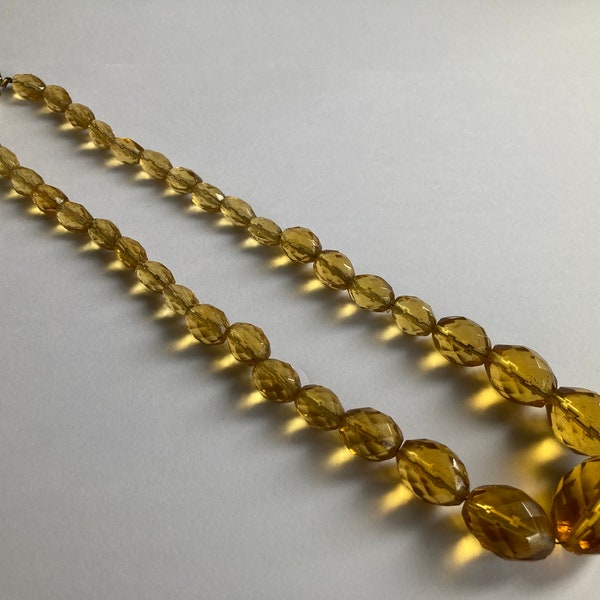 Stunning Vintage Graduated Oval Gold Faceted Glass Bead Choker Necklace