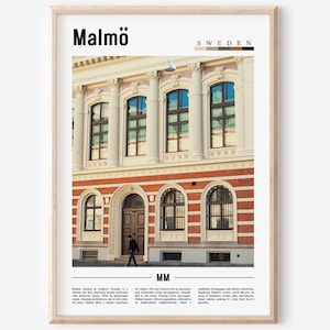 Puede incluir: Un póster de estilo vintage con una fotografía de un edificio en Malmö, Suecia. El edificio es de ladrillo rojo con molduras blancas y tiene ventanas arqueadas y una gran puerta arqueada. El póster también incluye el texto "Malmö" y "Suecia" en una fuente en negrita, sans-serif.